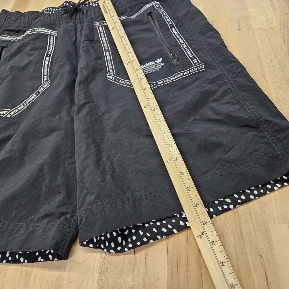 BNWT MEN'S AUTHENTIC ADIDAS NMD REVERSIBLE SHORTS US SIZE LARGE